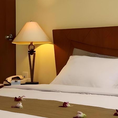 Makassar Golden Hotel Экстерьер фото
