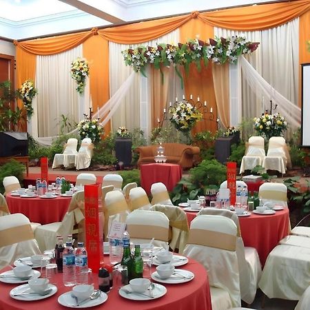 Makassar Golden Hotel Экстерьер фото