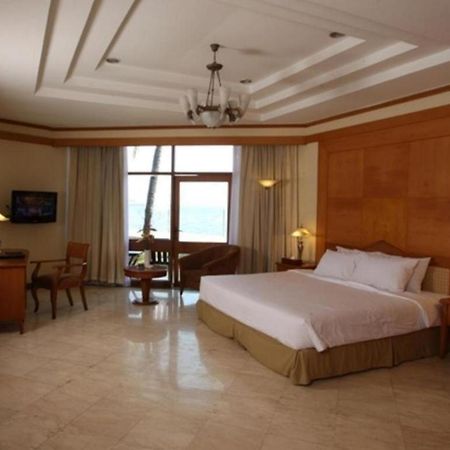 Makassar Golden Hotel Экстерьер фото