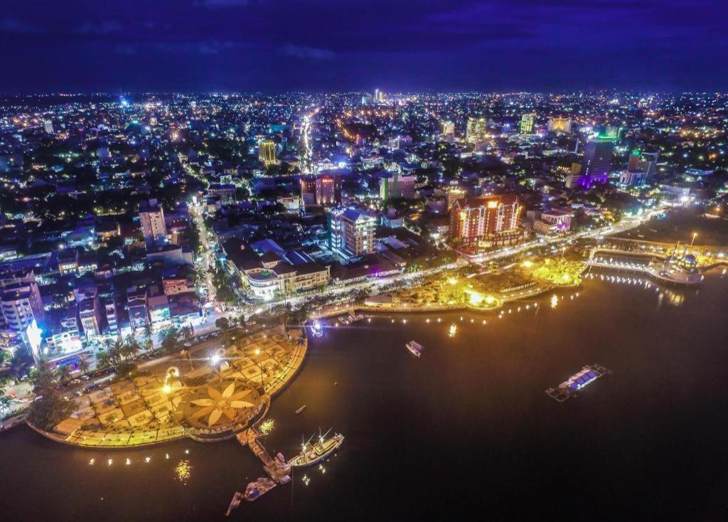 Makassar Golden Hotel Экстерьер фото