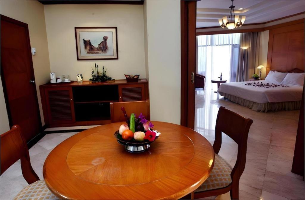 Makassar Golden Hotel Экстерьер фото