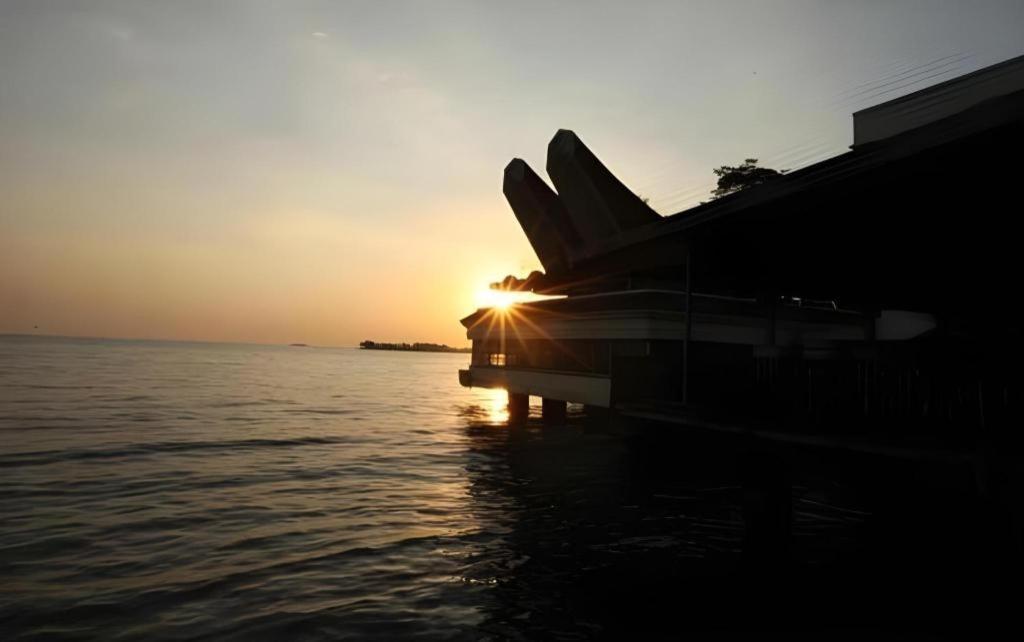 Makassar Golden Hotel Экстерьер фото