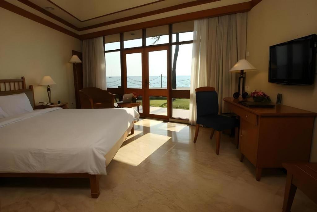 Makassar Golden Hotel Экстерьер фото