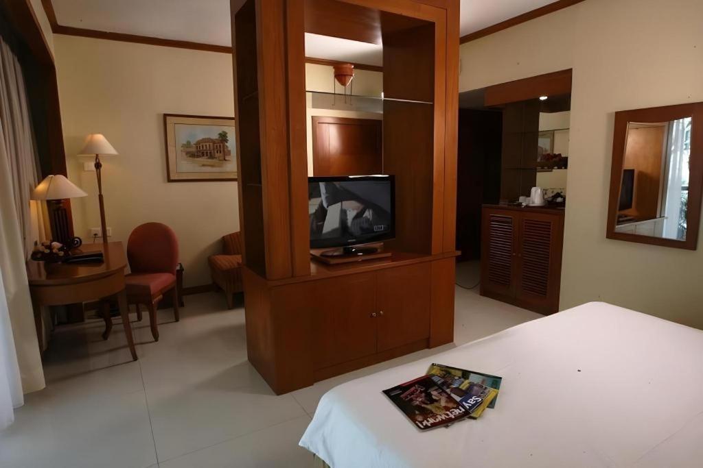 Makassar Golden Hotel Экстерьер фото