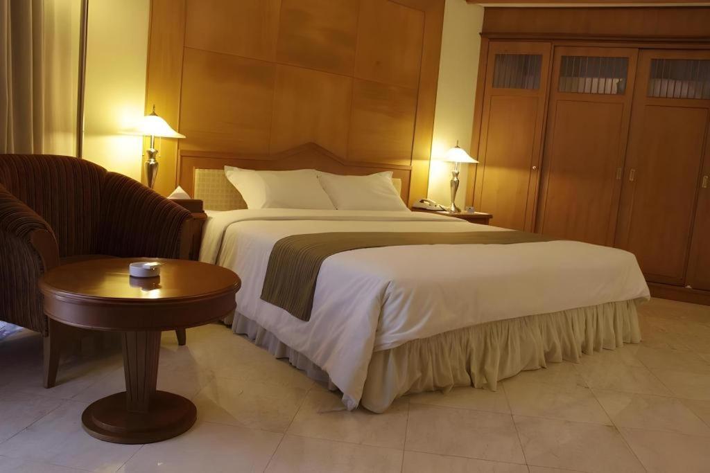 Makassar Golden Hotel Экстерьер фото