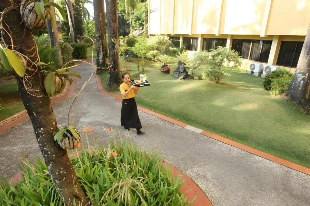 Makassar Golden Hotel Экстерьер фото