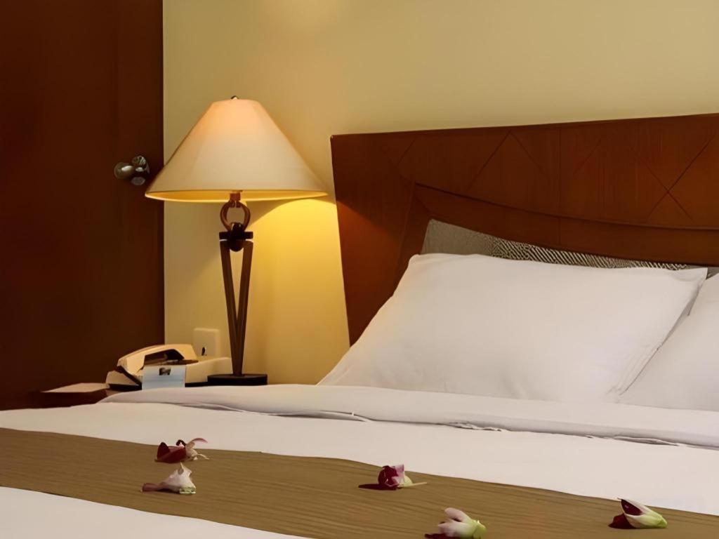 Makassar Golden Hotel Экстерьер фото