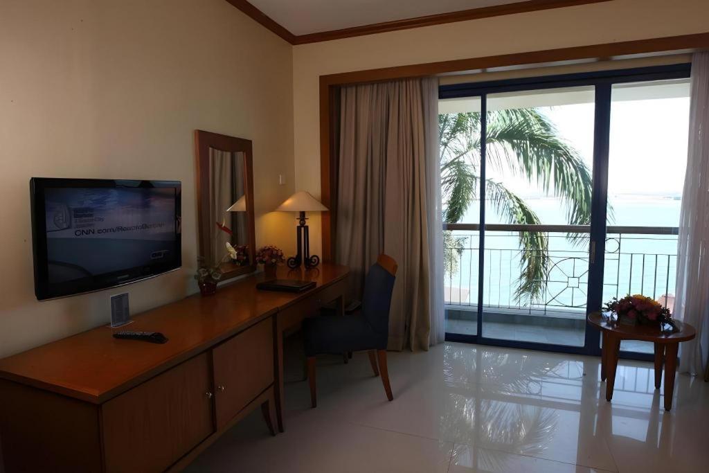 Makassar Golden Hotel Экстерьер фото