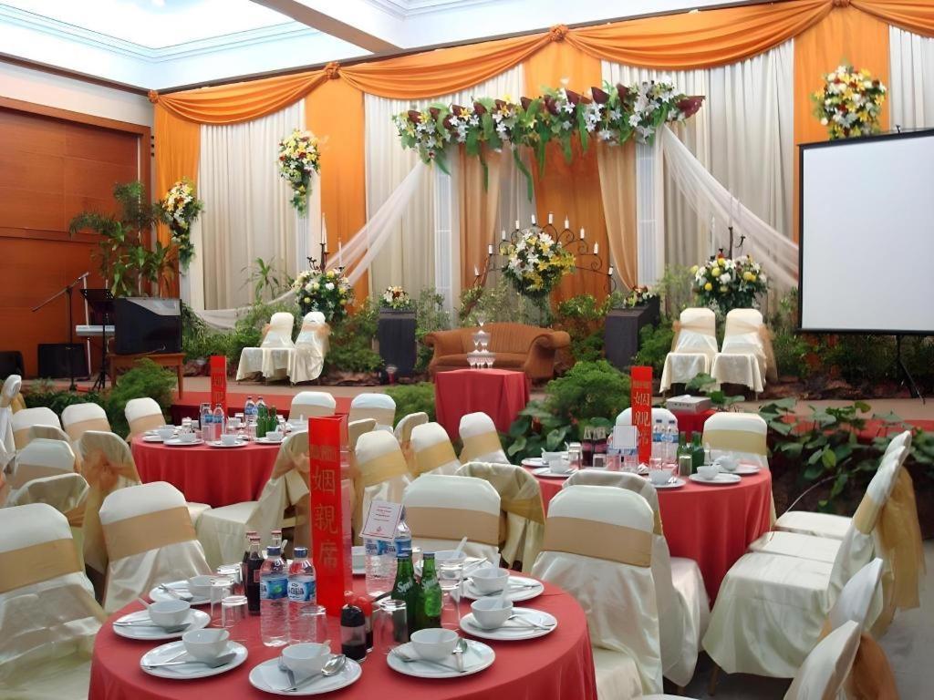 Makassar Golden Hotel Экстерьер фото