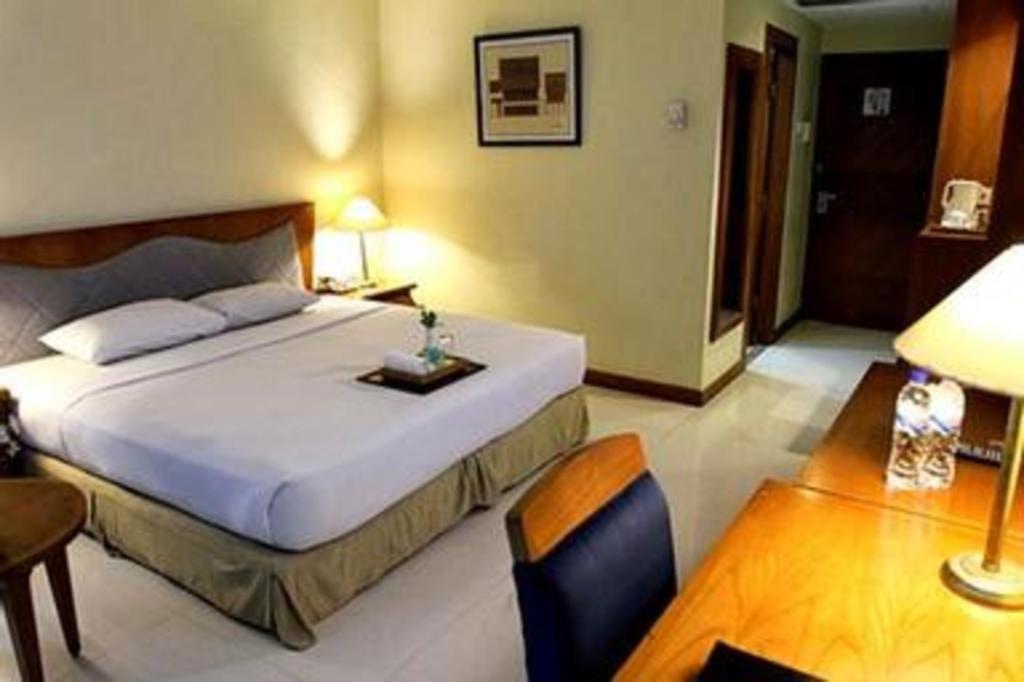 Makassar Golden Hotel Экстерьер фото