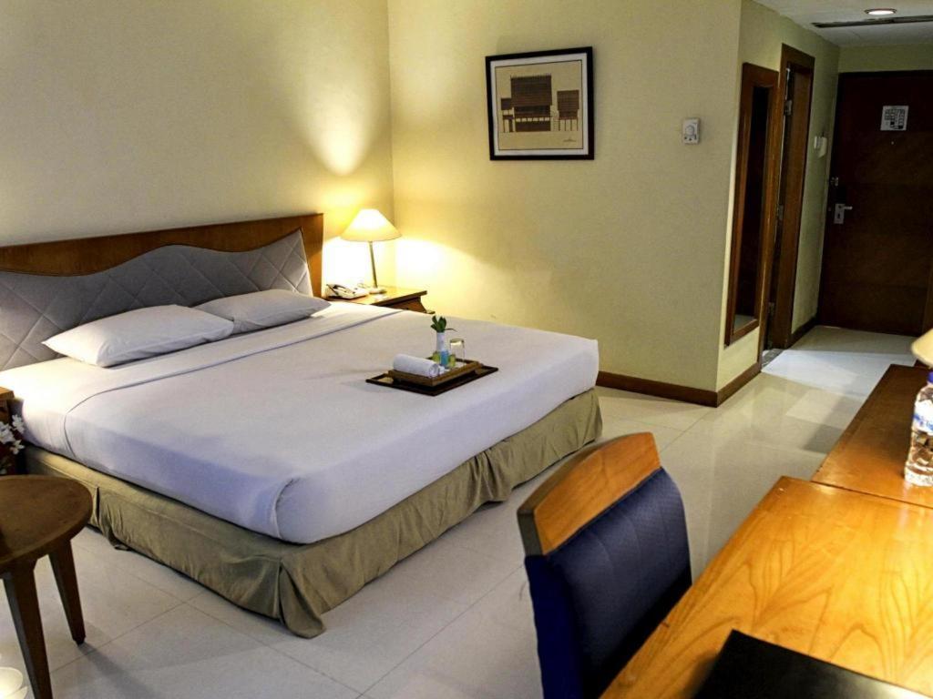 Makassar Golden Hotel Экстерьер фото