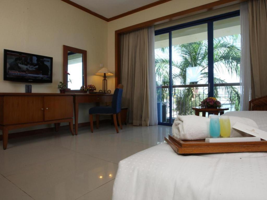 Makassar Golden Hotel Экстерьер фото