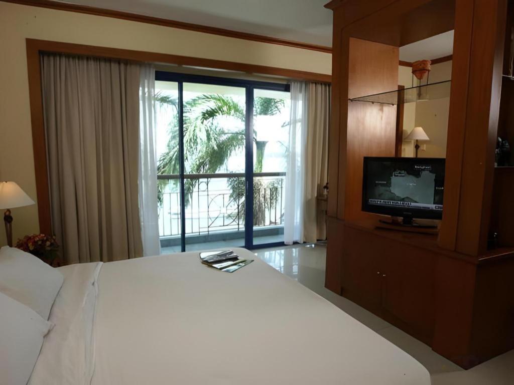 Makassar Golden Hotel Экстерьер фото