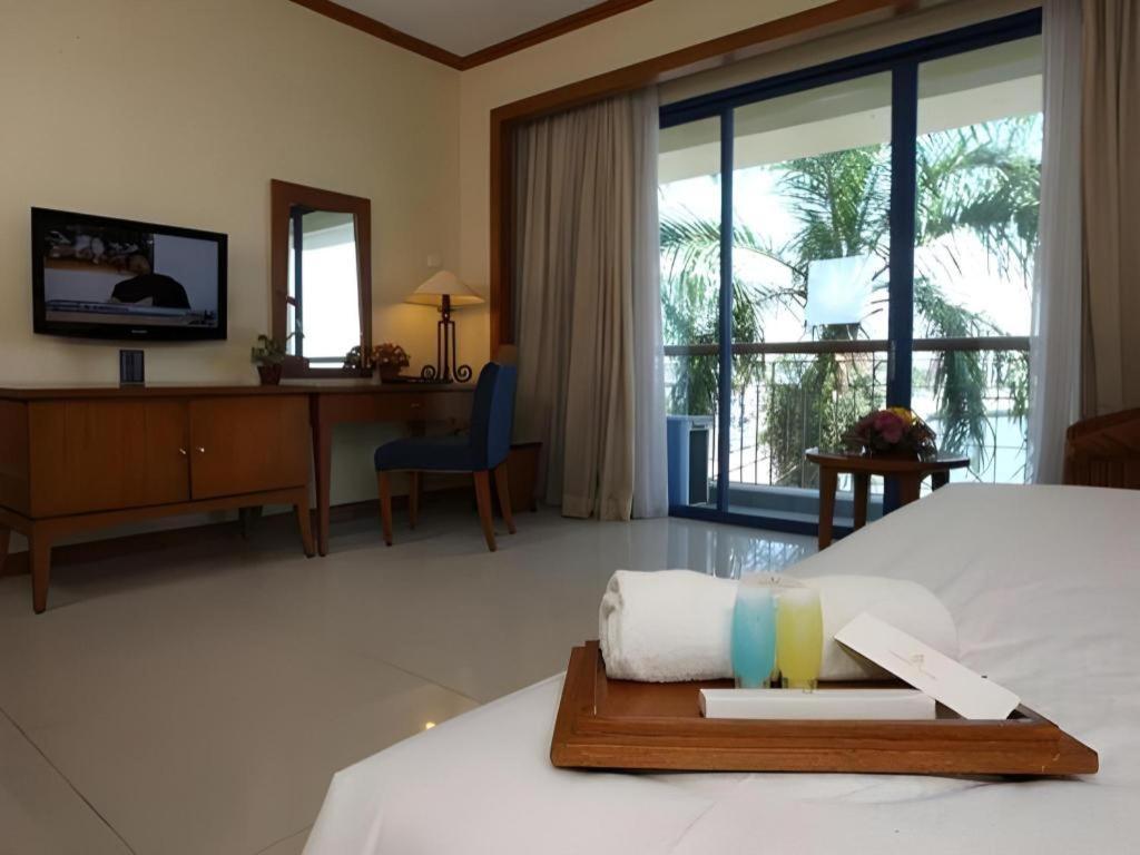 Makassar Golden Hotel Экстерьер фото